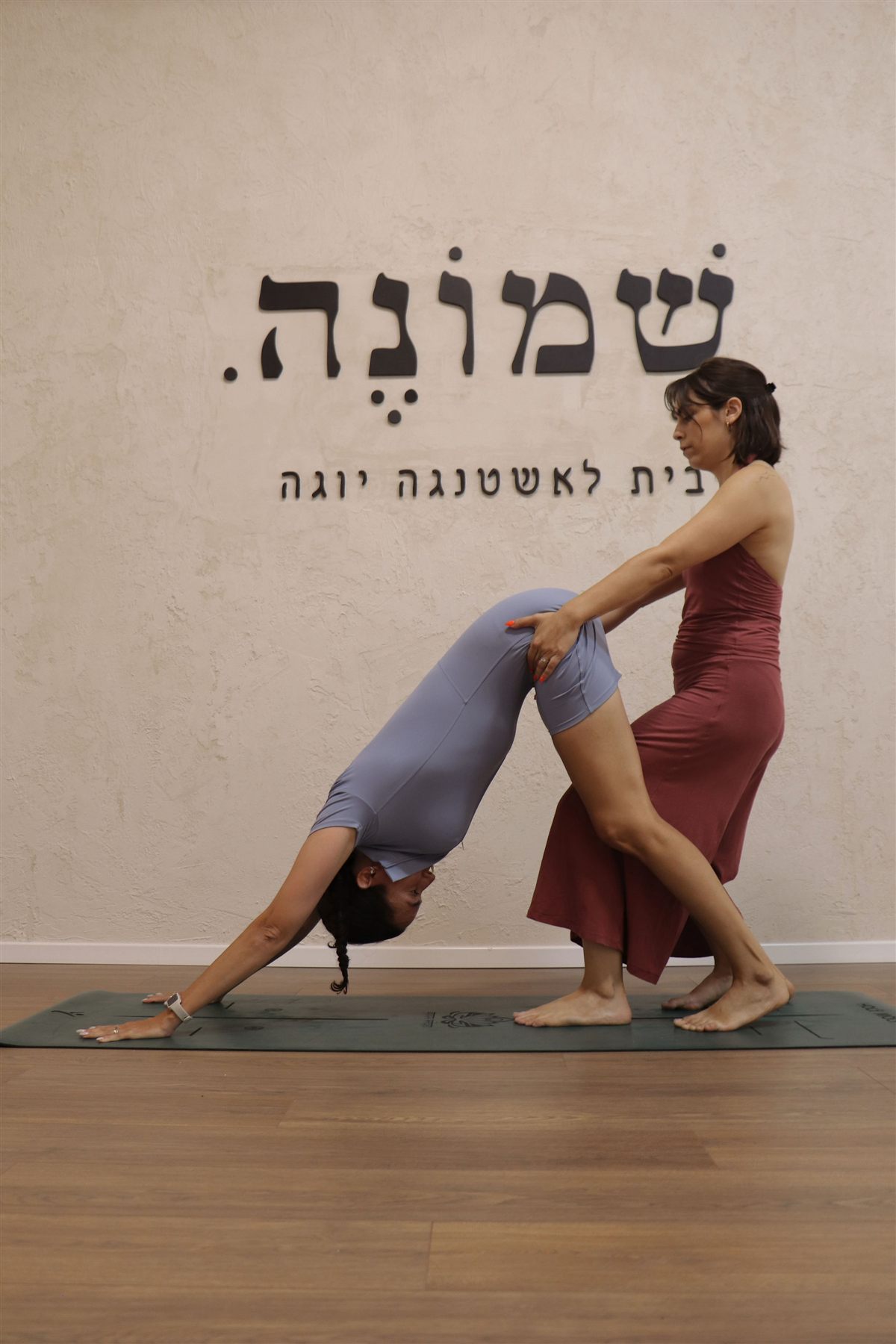 רגעים מהתרגול בסטודיו שמונה במודיעין